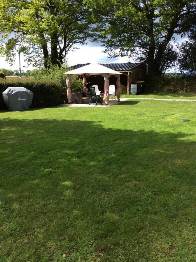 Le Boterff Gites Et Camping Saint-Mayeux Luaran gambar